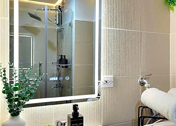 Serthomassmartpad @ The Grass Residences, Sm North Bridgeway, Mrt & Transport Hub Hotel
