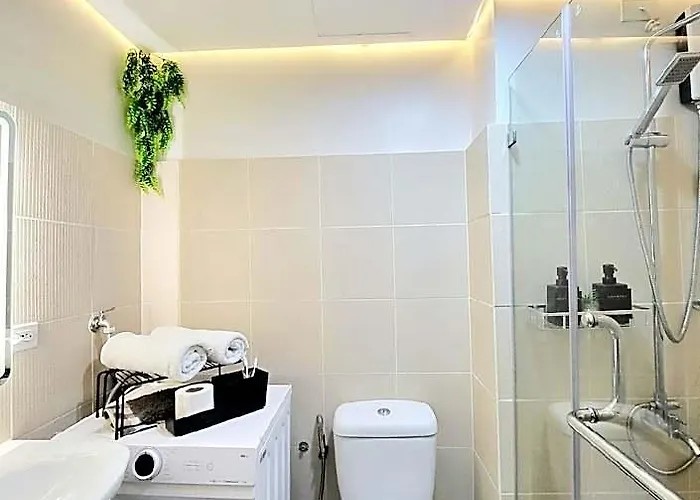 Serthomassmartpad @ The Grass Residences, Sm North Bridgeway, Mrt & Transport Hub Hotel